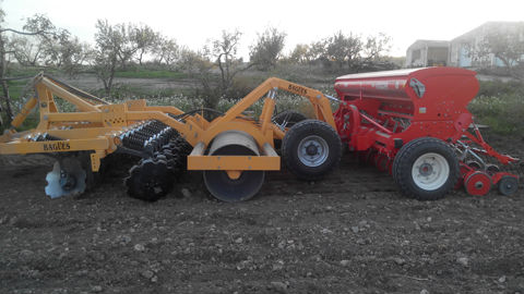 grada con sembradora